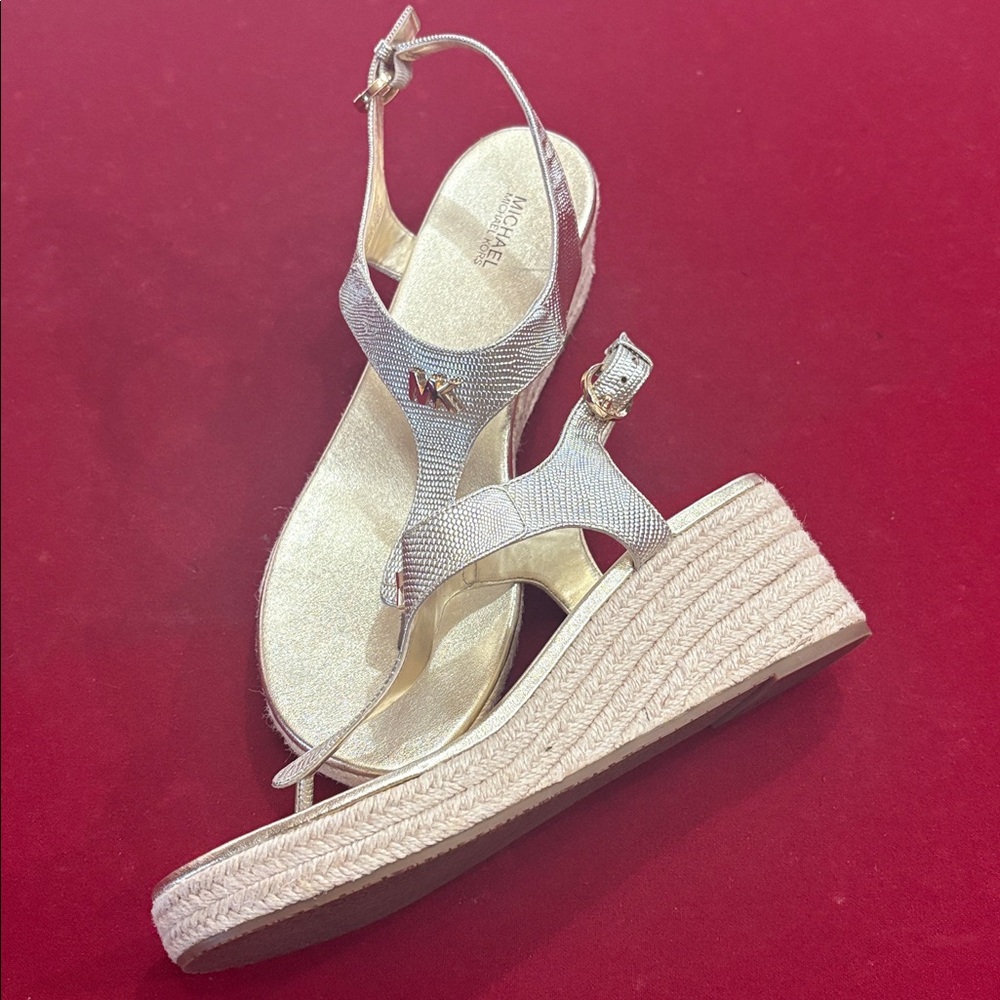 Michael Kors Metallic gold Sandals - Picture 4 of 10
